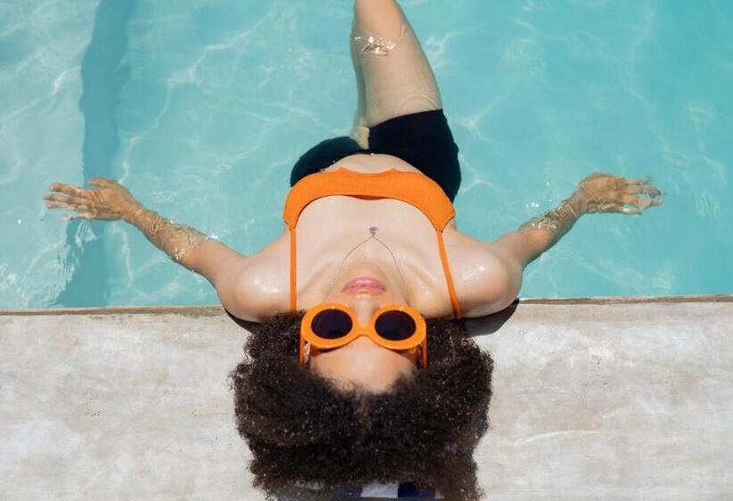 בית מלון כפרי Pili Pili Orient Beach Resort