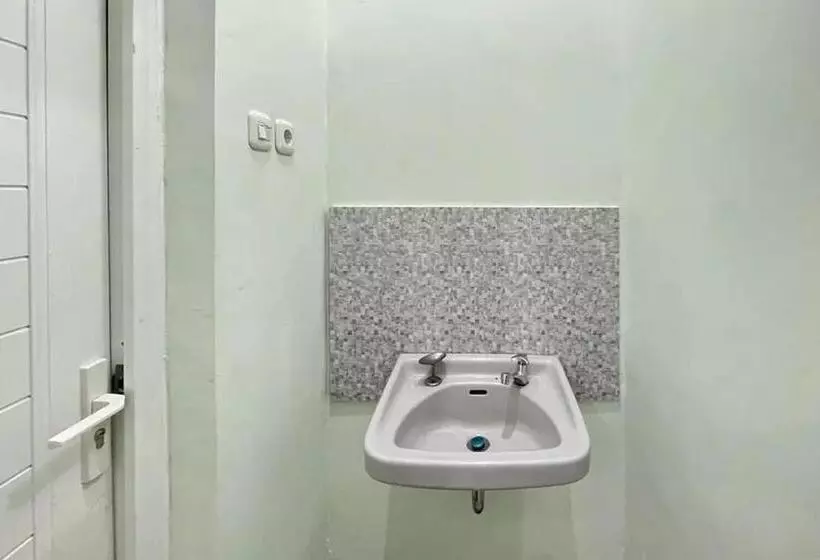 ホテル Trubus Guesthouse Syariah Magelang Mitra Reddoorz