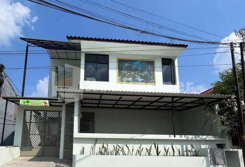 Hotel Trubus Guesthouse Syariah Magelang Mitra Reddoorz