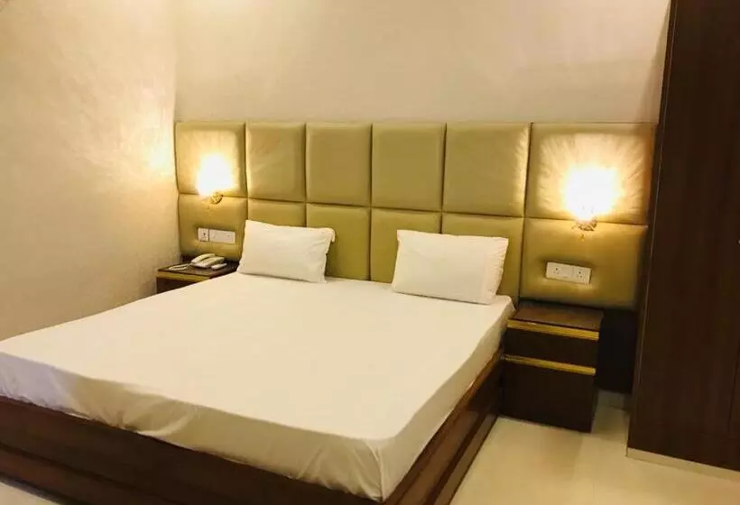 Marks Hotel & Banquet