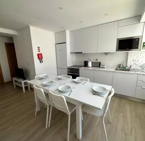 Majatalo Carcavelos Beach Shared Serviced Apartment 12
