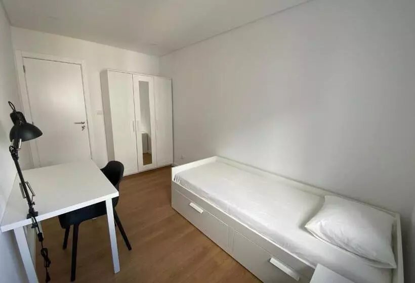 Majatalo Carcavelos Beach Shared Serviced Apartment 12