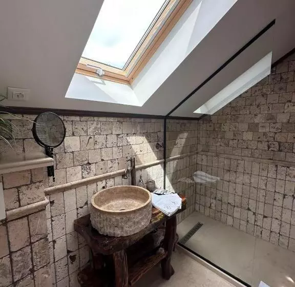 Majatalo Domeniul Mortasifu