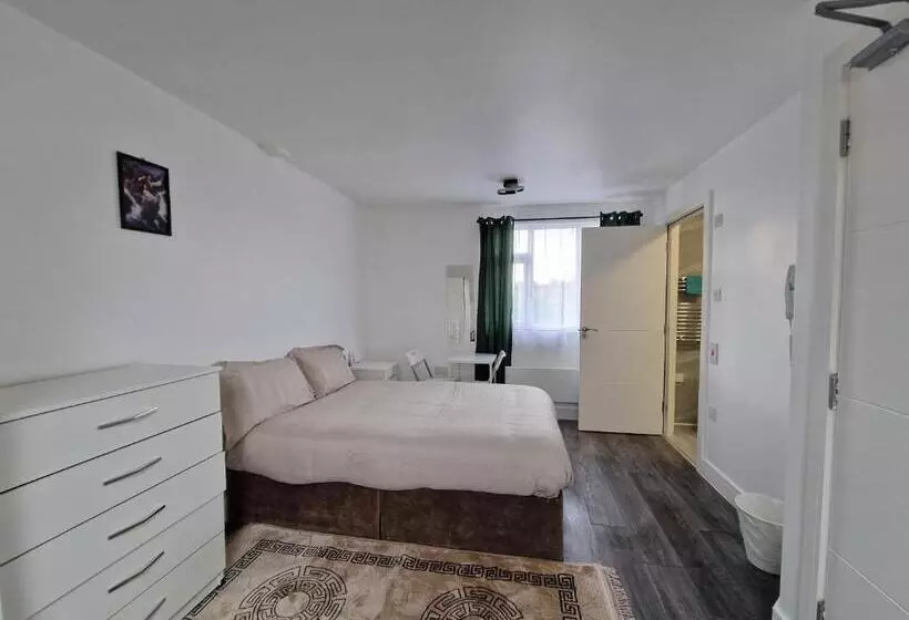 پانسیون En Suite Mitcham