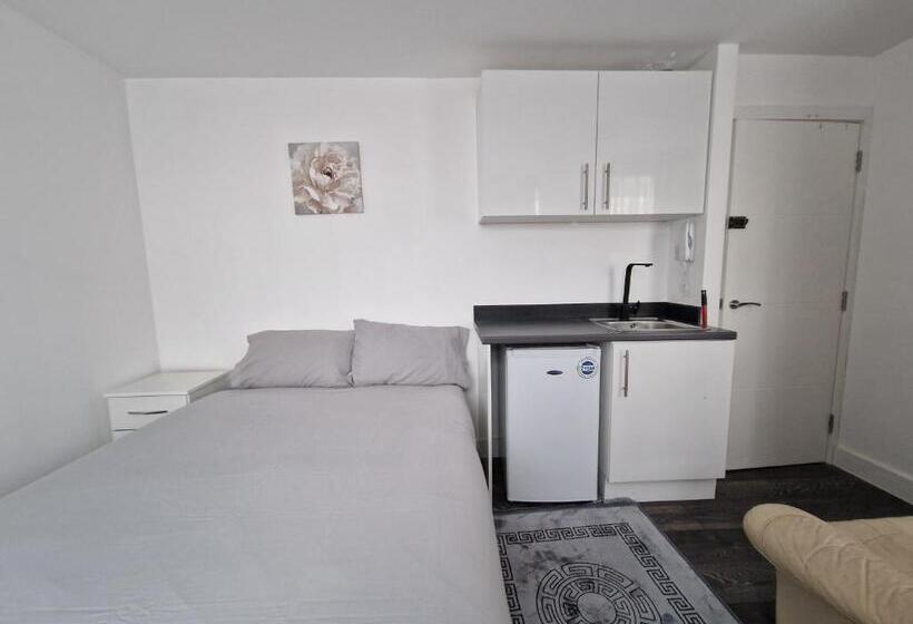 بنسيون En Suite Mitcham