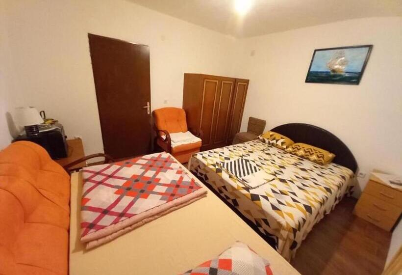 پانسیون Ethno House Mira