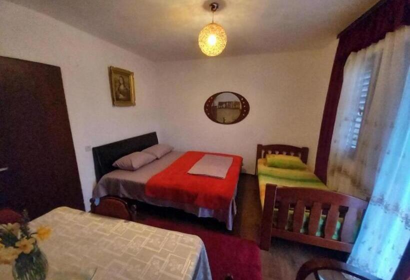 پانسیون Ethno House Mira