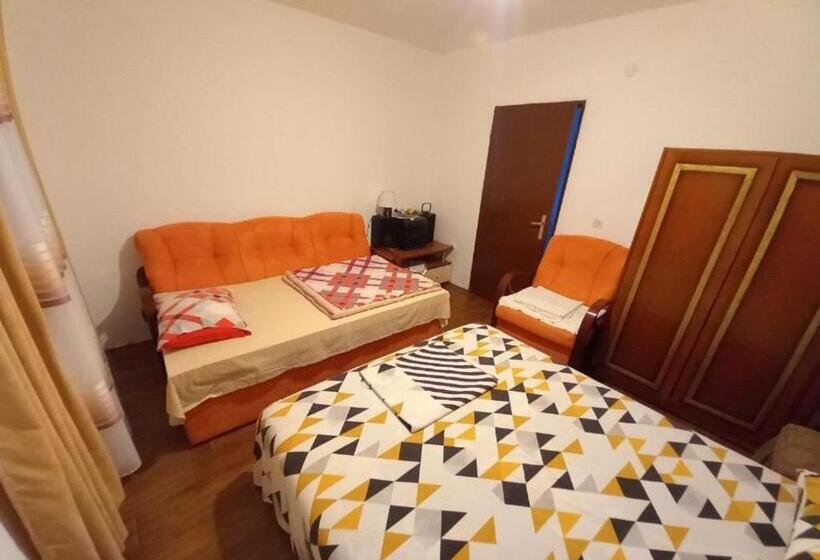 پانسیون Ethno House Mira