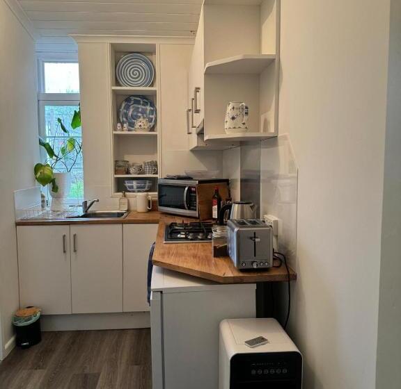 ペンション The Garden Cottage