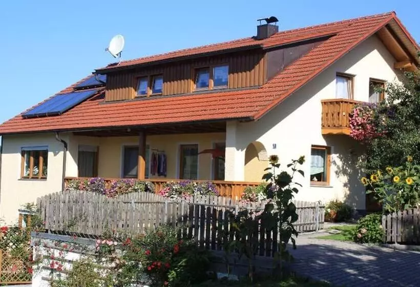 Retkeilymaja Haus Resi