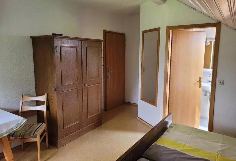 Retkeilymaja Haus Resi