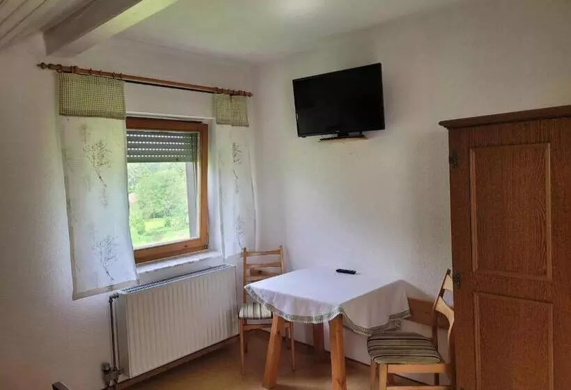 Retkeilymaja Haus Resi