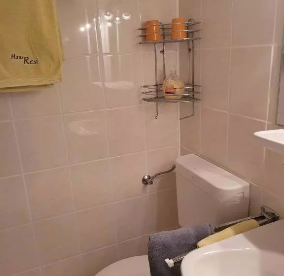 Retkeilymaja Haus Resi