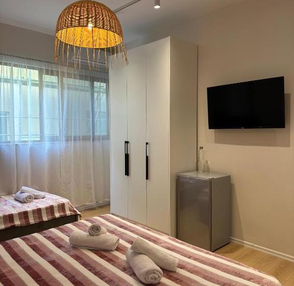 تختخواب و صبحانه Freya S Rooms