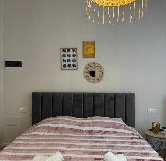 تختخواب و صبحانه Freya S Rooms