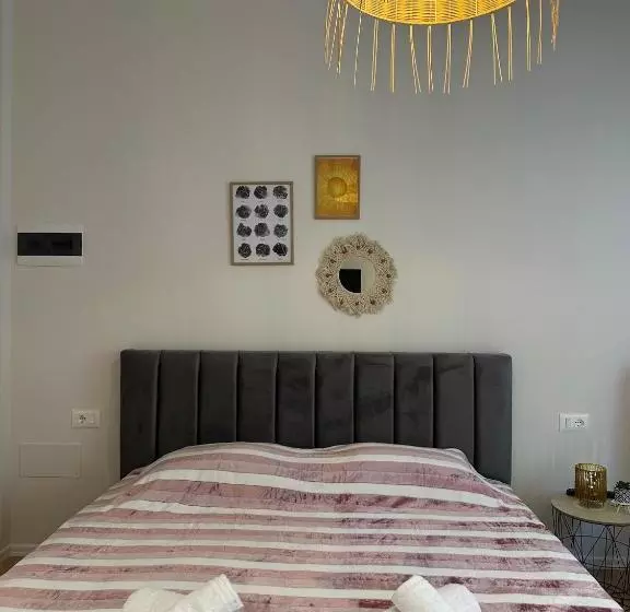 تختخواب و صبحانه Freya S Rooms