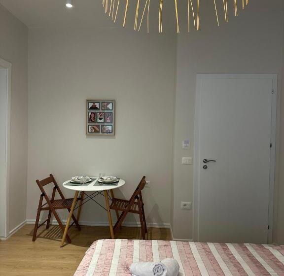 تختخواب و صبحانه Freya S Rooms