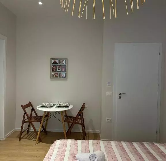 تختخواب و صبحانه Freya S Rooms