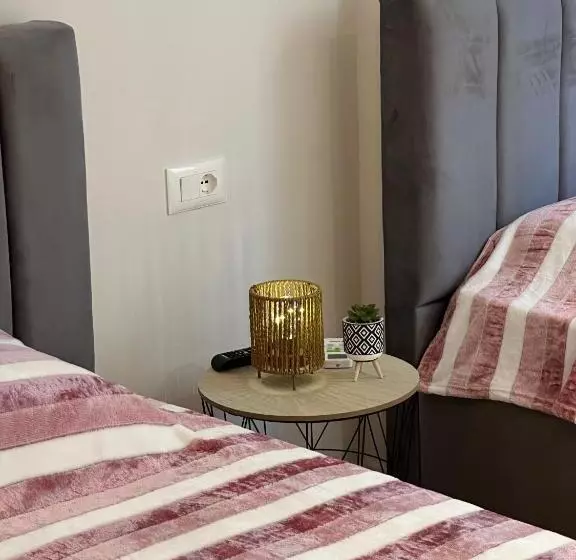 تختخواب و صبحانه Freya S Rooms