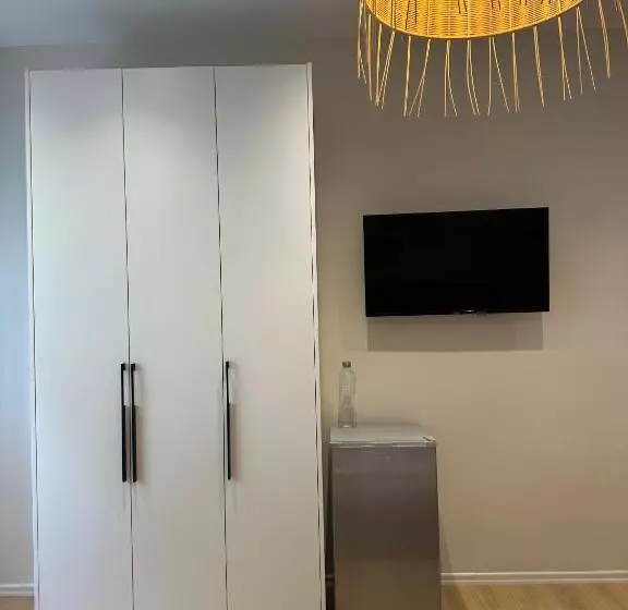 تختخواب و صبحانه Freya S Rooms