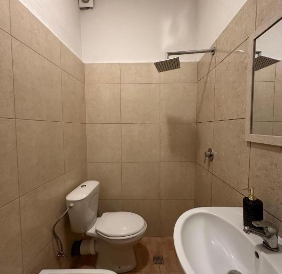 تختخواب و صبحانه Freya S Rooms