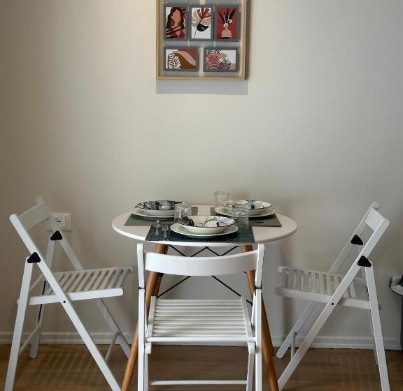 تختخواب و صبحانه Freya S Rooms