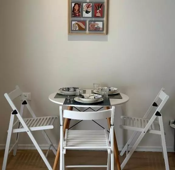 تختخواب و صبحانه Freya S Rooms