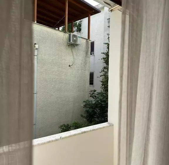 تختخواب و صبحانه Freya S Rooms