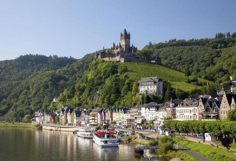 تختخواب و صبحانه Pension Hendriks