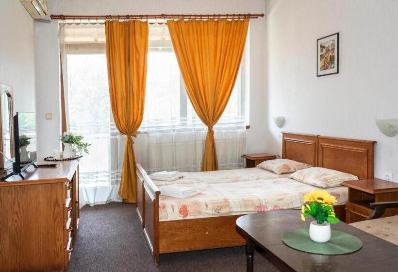 فندق комплекс плавис