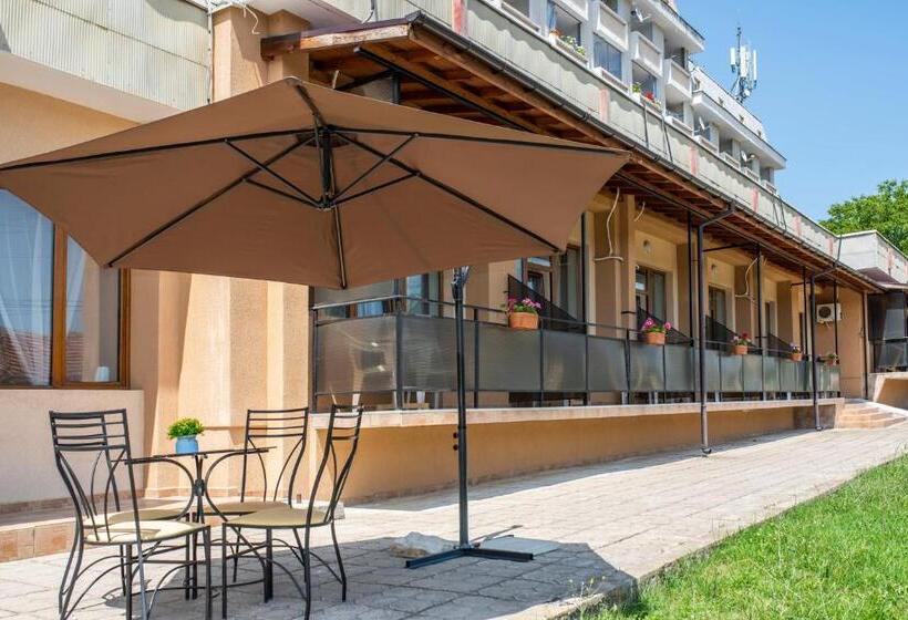 فندق комплекс плавис