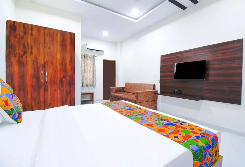 ホテル Fabexpress Jagatraj Vishwa Lodging
