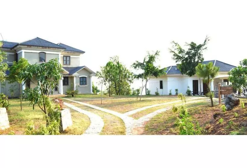 هتل Van The Retreat