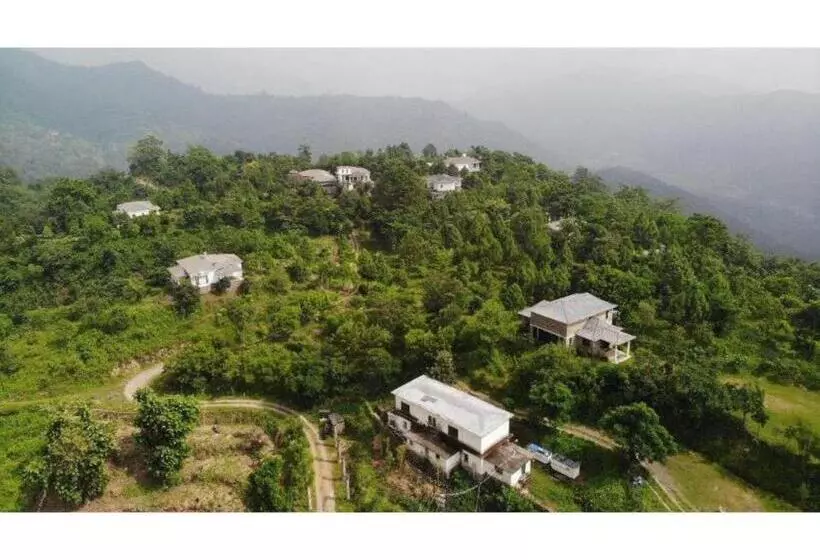 هتل Van The Retreat