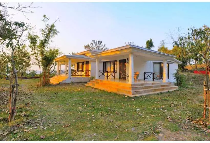 هتل Van The Retreat