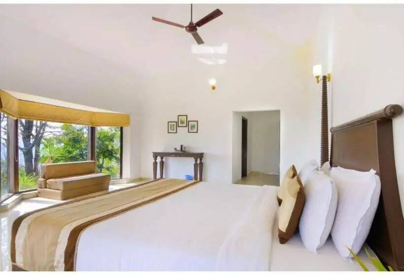 هتل Van The Retreat
