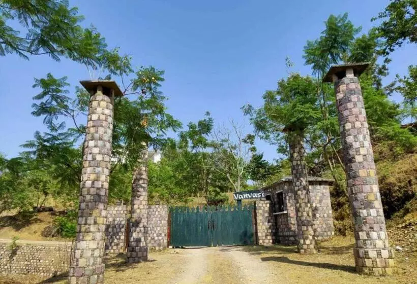 هتل Van The Retreat