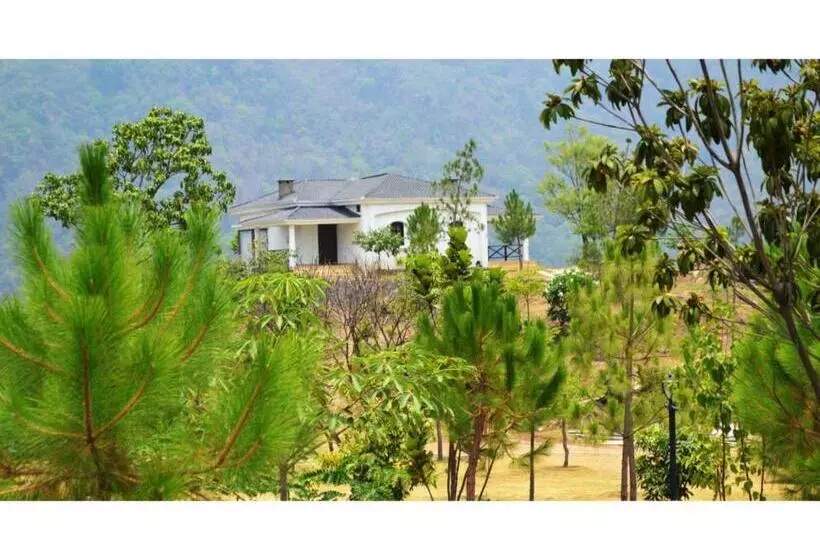 هتل Van The Retreat