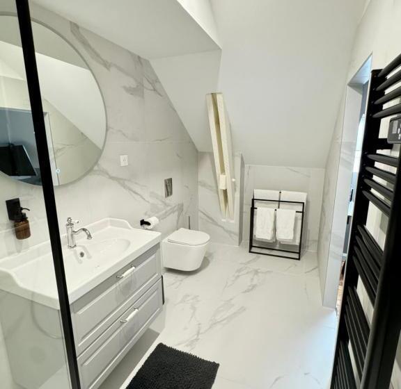 بنسيون Aura Castle