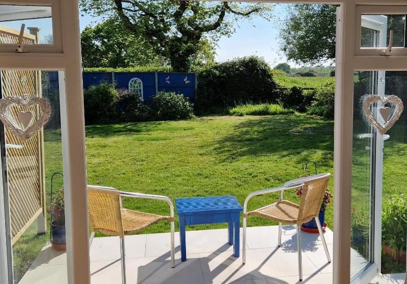 پانسیون Nautical Themed Guest House With Private Patio On The Outskirts Of Lymington