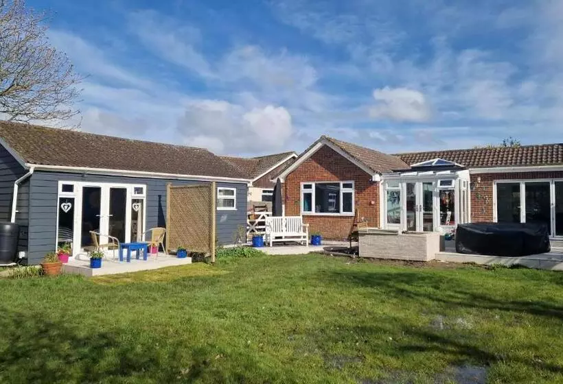 Majatalo Nautical Themed Guest House With Private Patio On The Outskirts Of Lymington