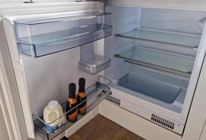 پانسیون Nautical Themed Guest House With Private Patio On The Outskirts Of Lymington