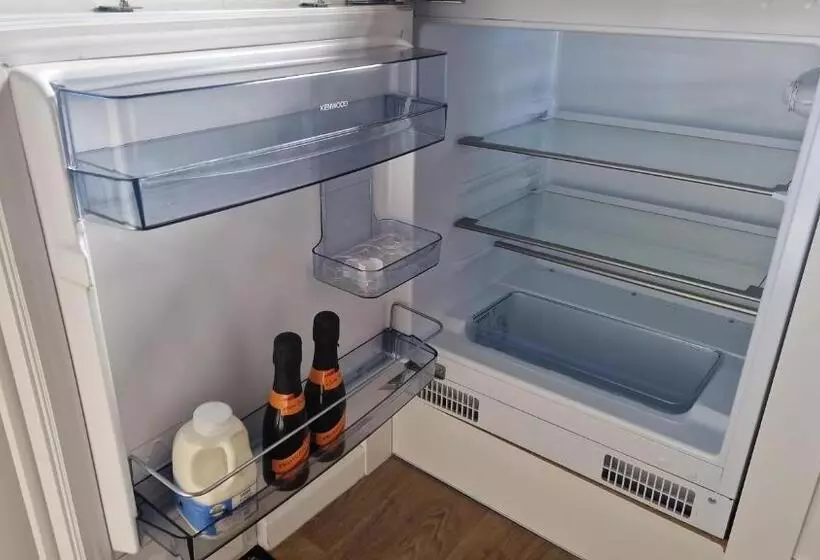 Majatalo Nautical Themed Guest House With Private Patio On The Outskirts Of Lymington