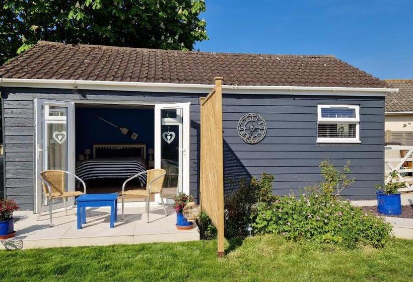 پانسیون Nautical Themed Guest House With Private Patio On The Outskirts Of Lymington