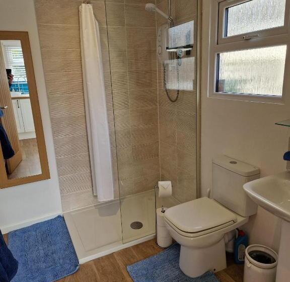 پانسیون Nautical Themed Guest House With Private Patio On The Outskirts Of Lymington