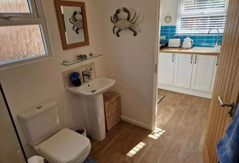 Majatalo Nautical Themed Guest House With Private Patio On The Outskirts Of Lymington