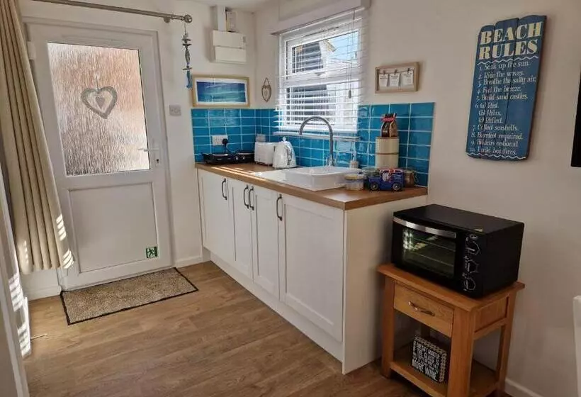 Majatalo Nautical Themed Guest House With Private Patio On The Outskirts Of Lymington