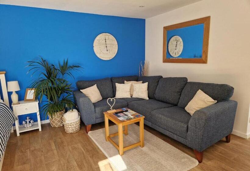 پانسیون Nautical Themed Guest House With Private Patio On The Outskirts Of Lymington