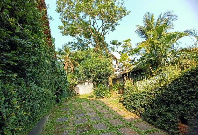 Pension Suíte 3 Enseada Com Garagem