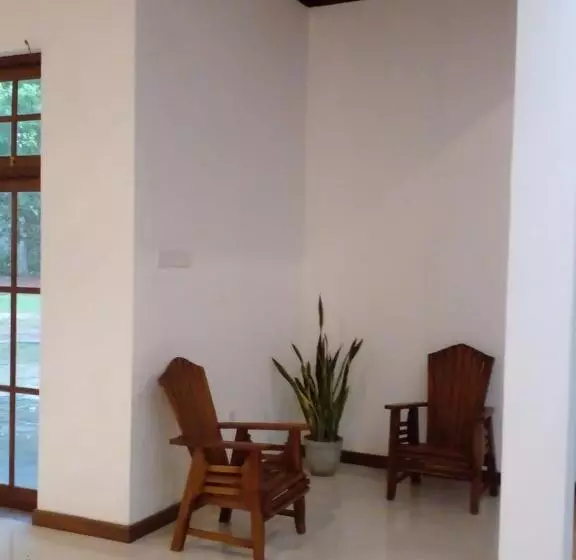 ペンション The Escape, Minuwangoda